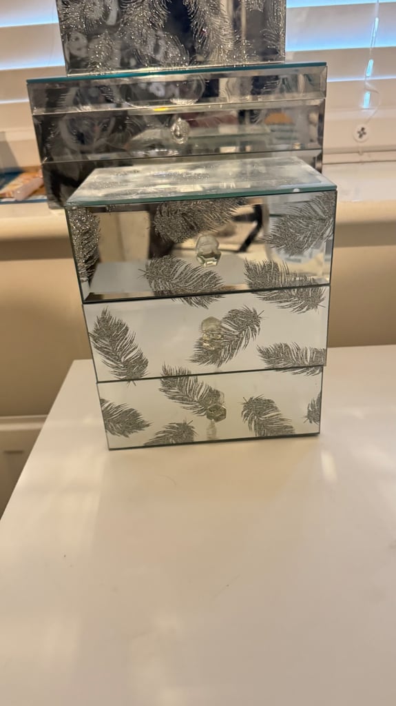 Mirrored feather jewellery box with 3 drawers 
