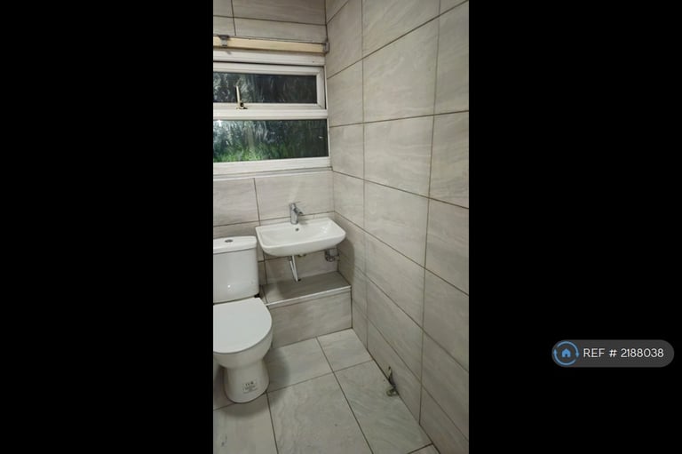 4 bedroom house in Spey Road, Tilehurst, Reading, RG30 (4 bed) (#2188038)