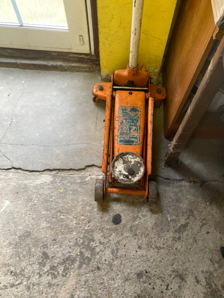 Two piece axle stand floor jack