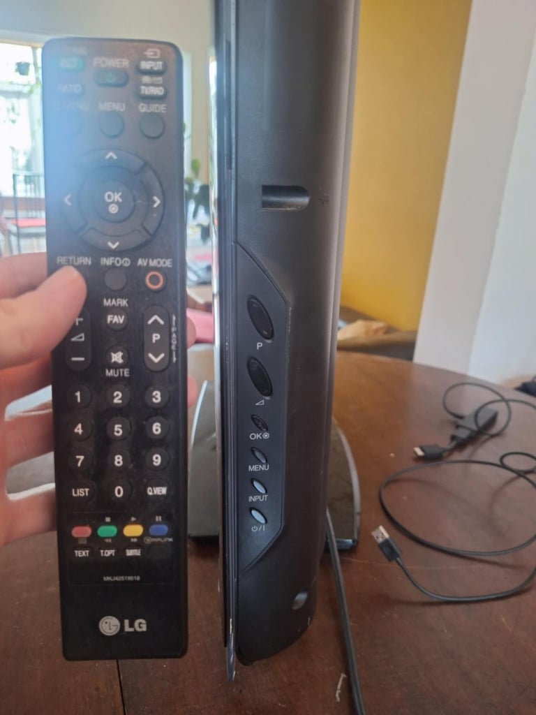 LG 32" TV model no. 32LH4010