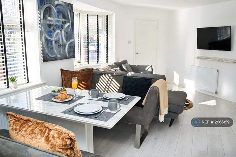 2 bedroom house in Chorlton Road, Manchester, M15 (2 bed) (#2665159)