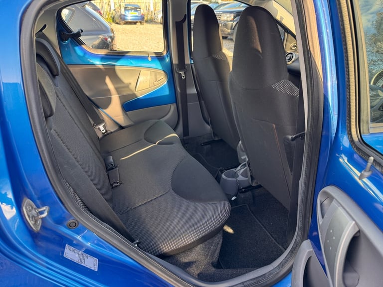 2011 Toyota AYGO 1.0 VVT-i Blue 5dr HATCHBACK Petrol Manual