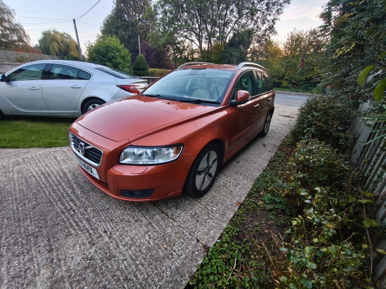 2011 Volvo V50 DRIVe [115] SE Lux 5dr ESTATE Diesel Manual - Image 3