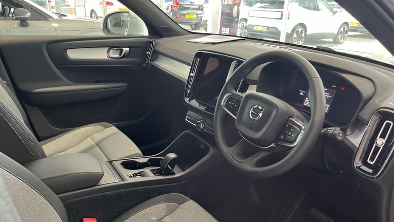 2025 Volvo XC40 Core, B3 Mild hybrid, Petrol ESTATE Petrol/Electric Hybrid Automatic