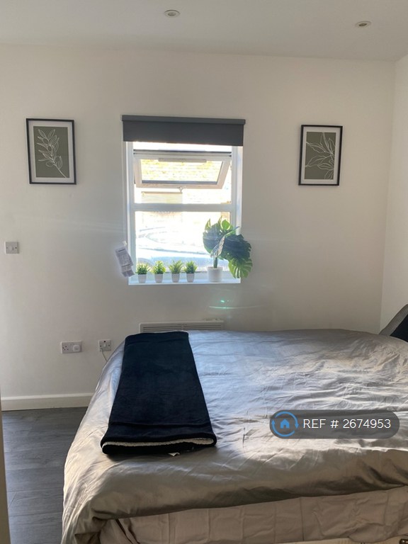 Studio flat in Hanworth Road, Hounslow, TW3 (#2674953)