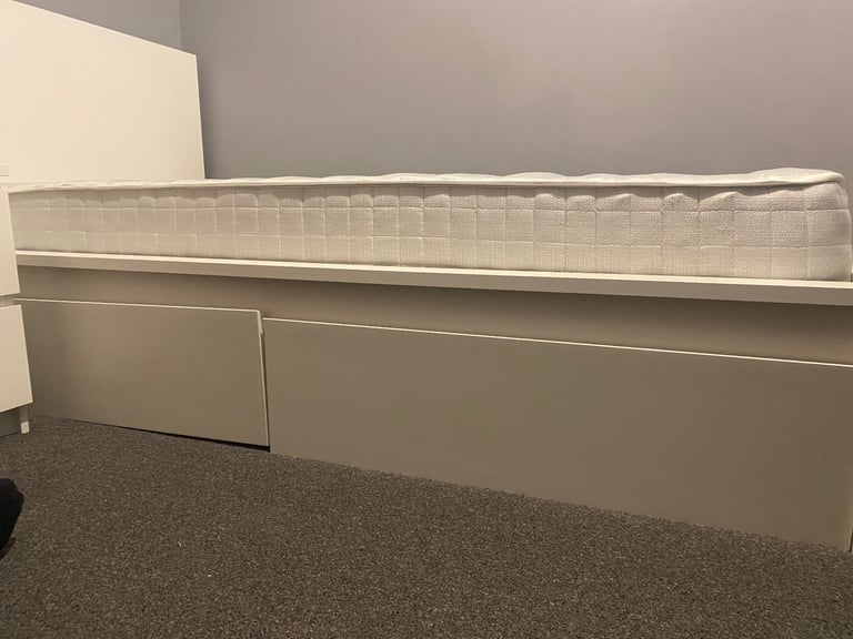 Single bed & mattress