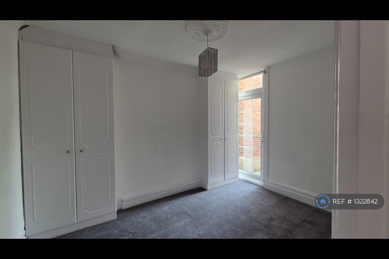 2 bedroom flat in Castleton Rd, Walthamstow, E17 (2 bed) (#1322842)