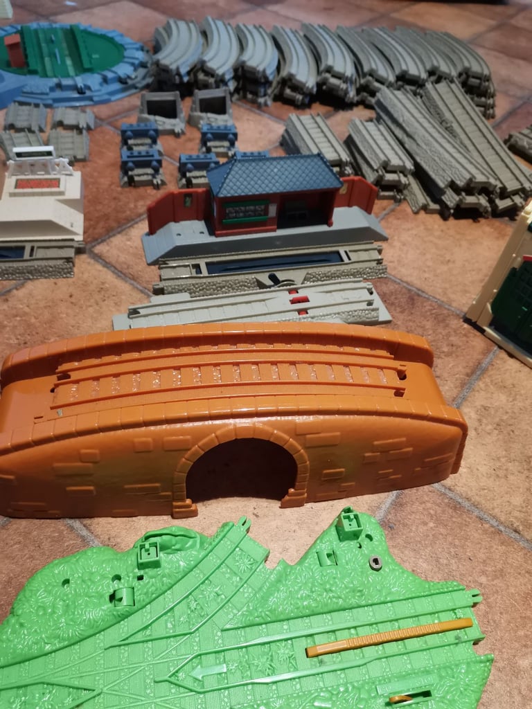 Thomas The Tank Engine and Friends Train Track Bundle over 100 pieces