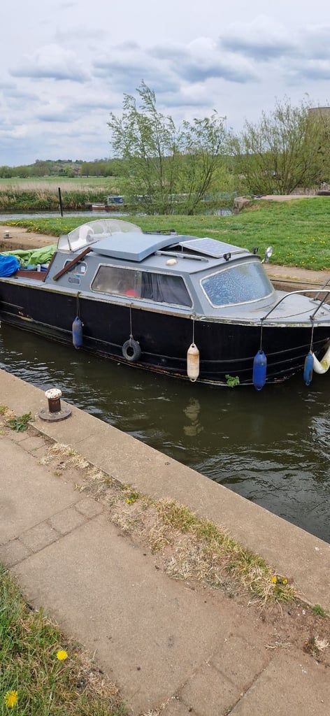 Boat dawncraft 22ft river cruiser 