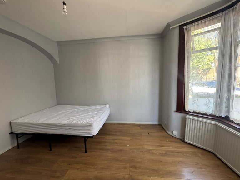 image for DOUBLE ROOM AVAILABLE NOW Credon Road, E13 – walking minutes from station