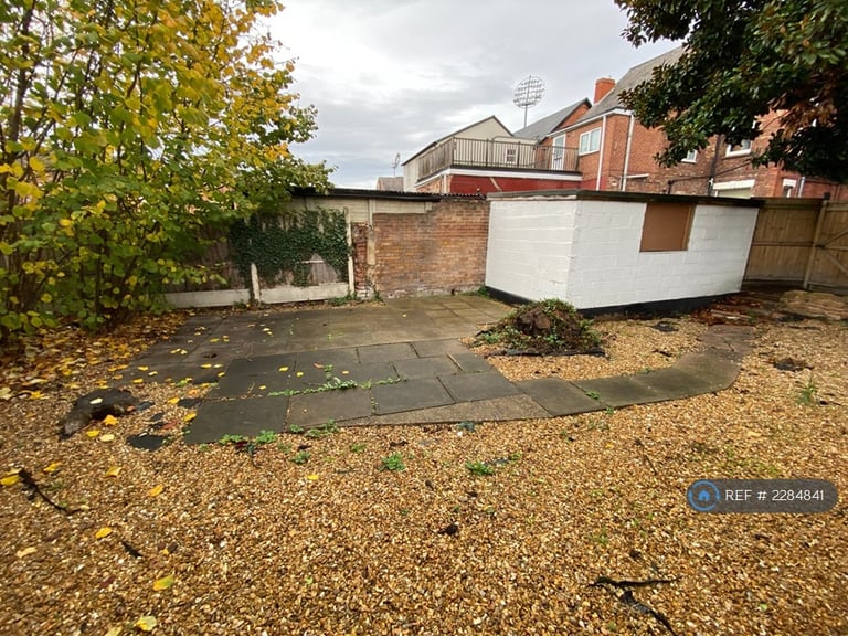 2 bedroom flat in Bridgford Road, West Bridgford, Nottingham, NG2 (2 bed) (#2284841)