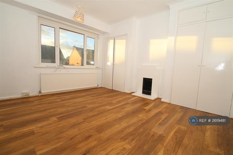 3 bedroom house in Weir Gardens, Rayleigh, SS6 (3 bed) (#2619481)