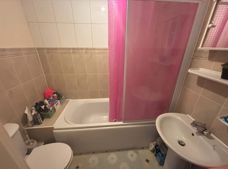 Room available to rent ~ Female only occupants