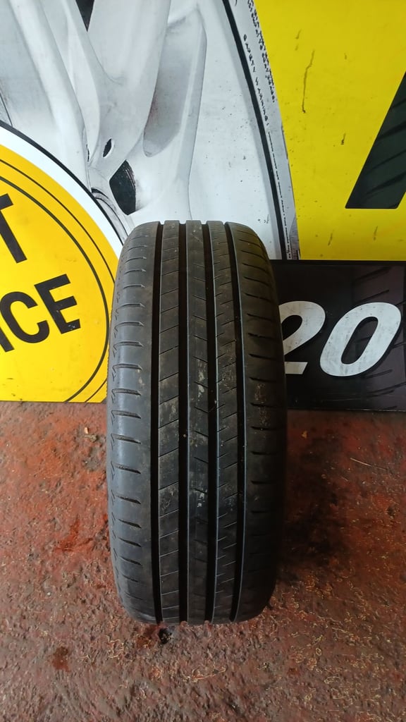 1x 245 50 19 Bridgestone Tyre