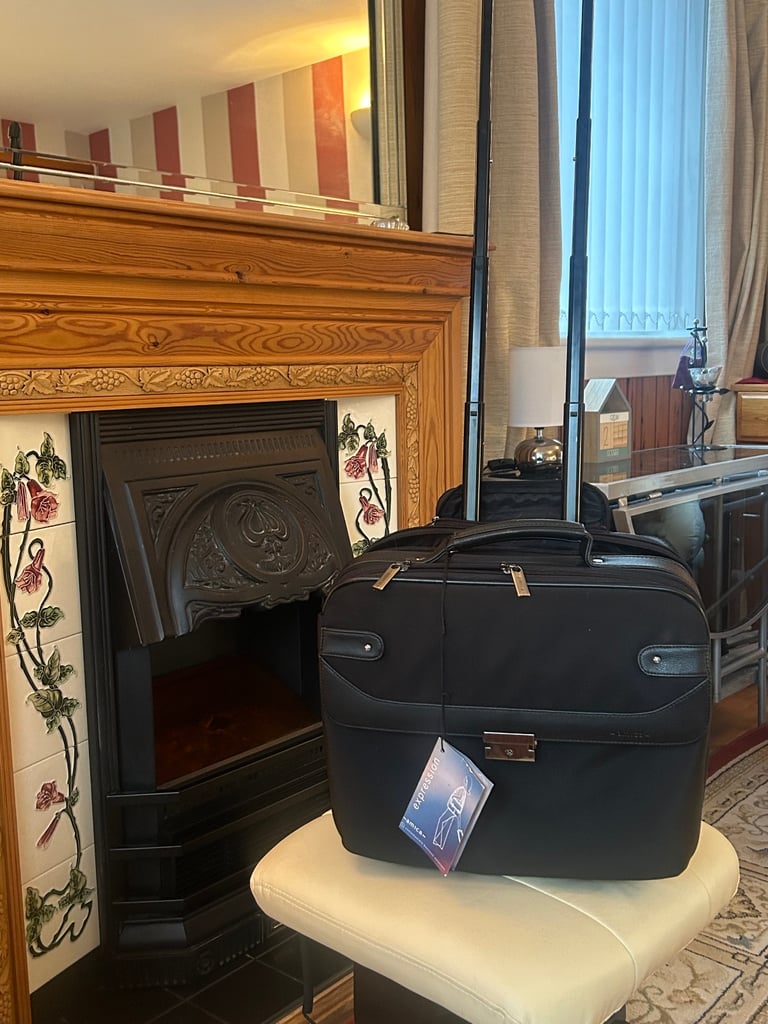 💼 Amica Wheeled Overnight Laptop/Business Brief Case – New! High-quality, stylish, practical