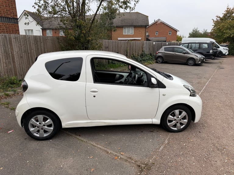 Toyota, AYGO, Hatchback, 2013, Manual, 998 (cc), 3 doors