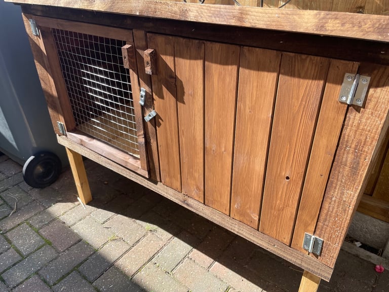 New Strong Rabbit/Guinea Pig Hutch With Sleeping Partition