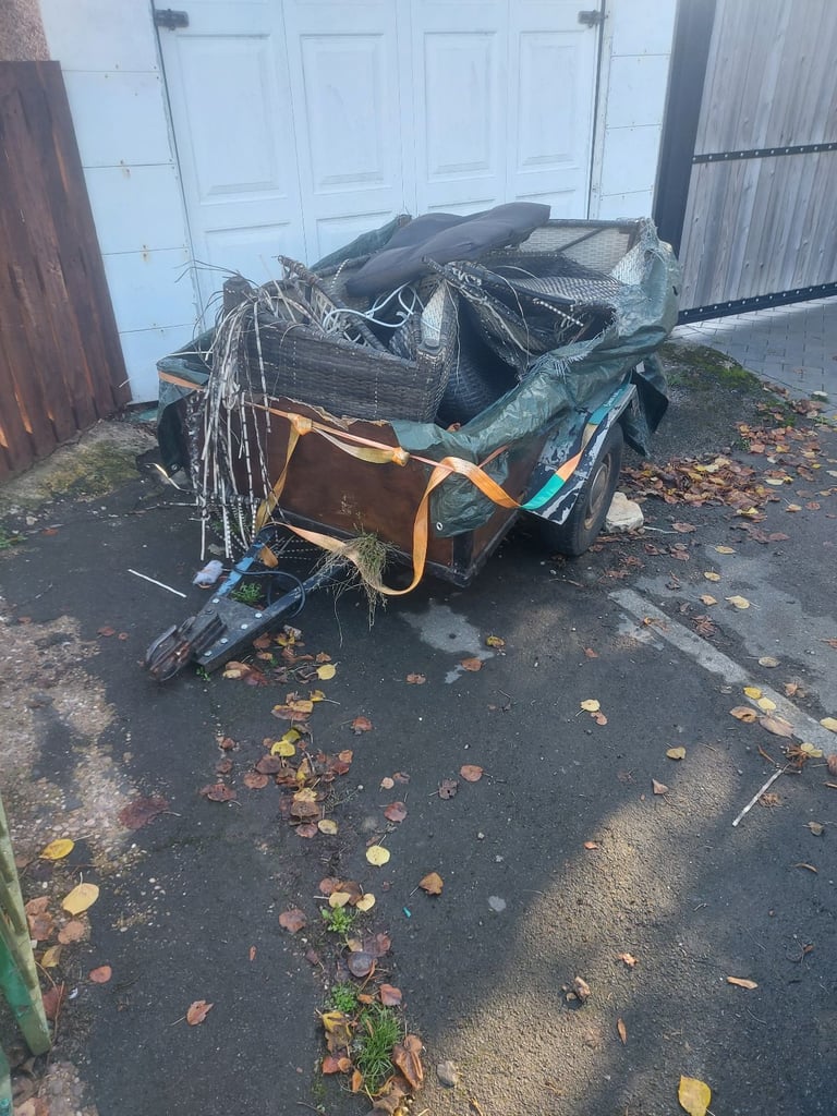 Solid car trailer