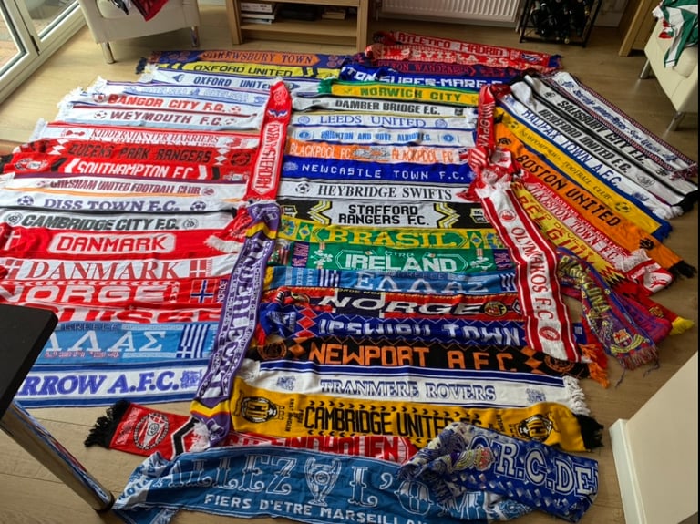 image for Old 1980s 1990s Football scarves (not shirt)