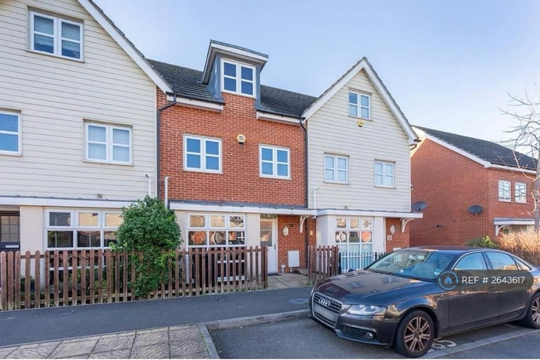 4 bedroom house in Amesbury Road, Slough, SL1 (4 bed) (#2643617)