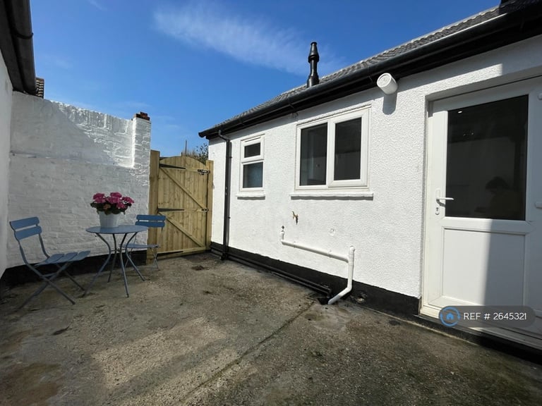 3 bedroom house in Upper Brents, Faversham, ME13 (3 bed) (#2645321)