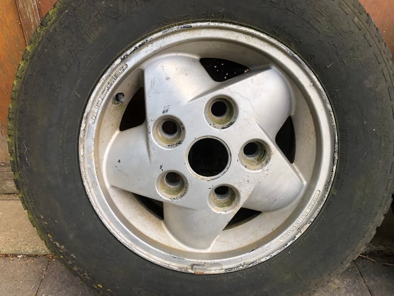 Land Rover Alloy Wheels with Tyres Cyclone Discovery 1