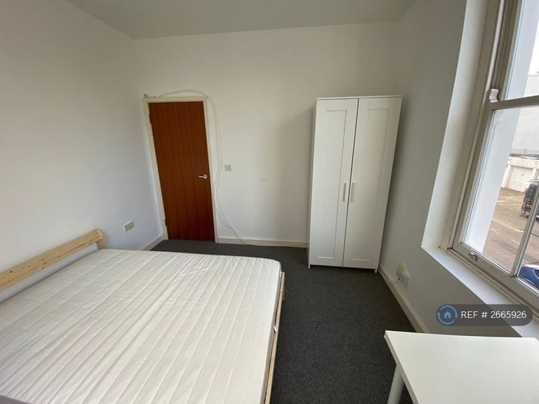2 bedroom flat in Arthur Road, London, N7 (2 bed) (#2665926)