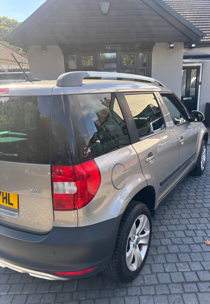 Skoda, YETI, Hatchback, 2012, Manual, 1598 (cc), 5 doors