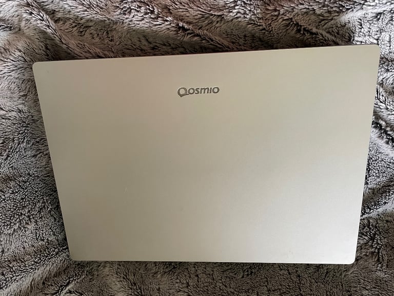  Laptop Vintage Toshiba Qosmio 