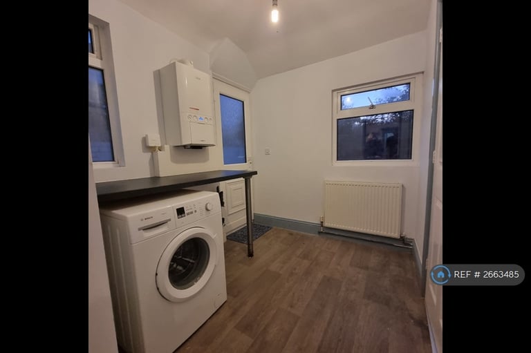 4 bedroom house in Grove Crescent, Teignmouth, TQ14 (4 bed) (#2663485)