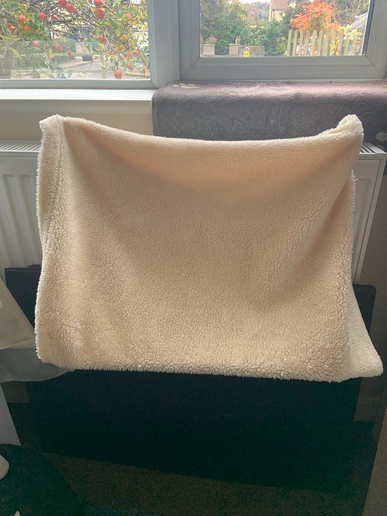 NEW Cat or Kitten Ultra Filter Water Fountain + Radiator Bed + Brushes + Collars + Huge Toy Bundles