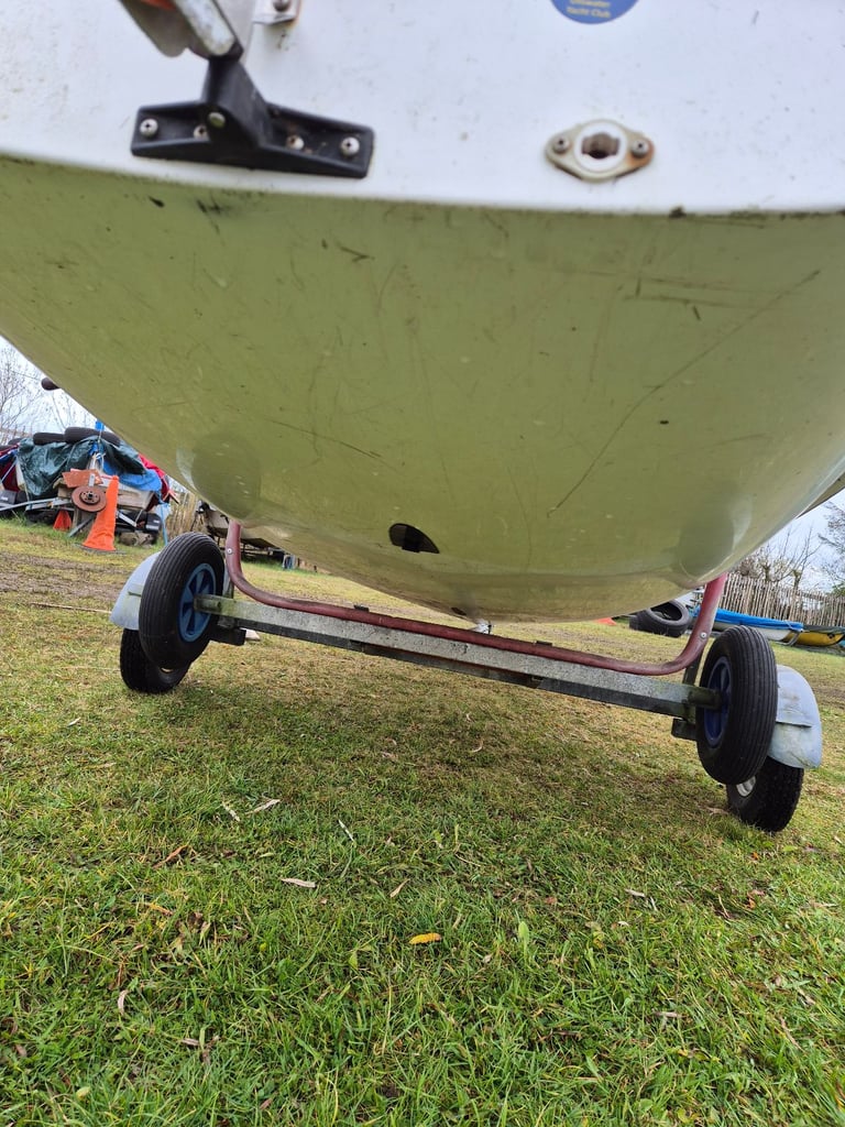 Laser sailing dinghy with combi road trailer