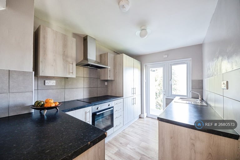 2 bedroom flat in Falstaff House, Birmingham, B13 (2 bed) (#2680573)