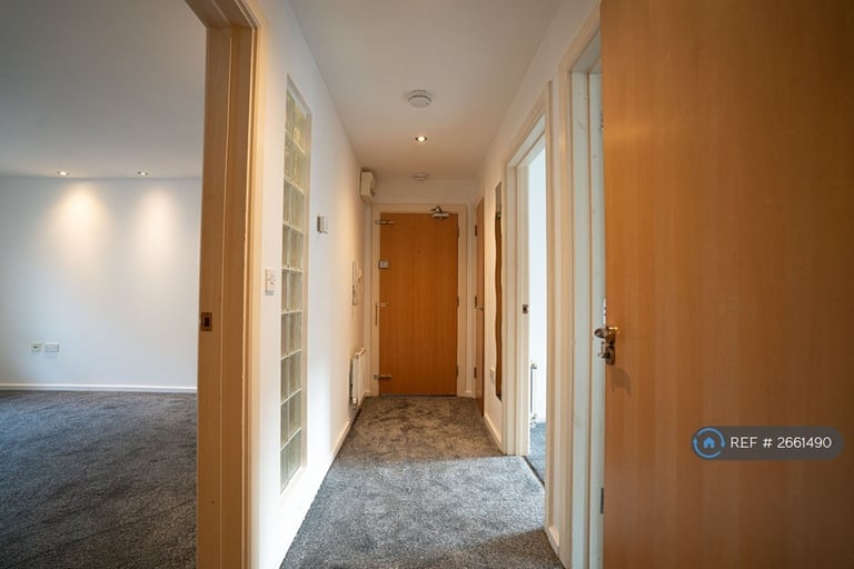 2 bedroom flat in City Quay, Liverpool, L3 (2 bed) (#2661490)