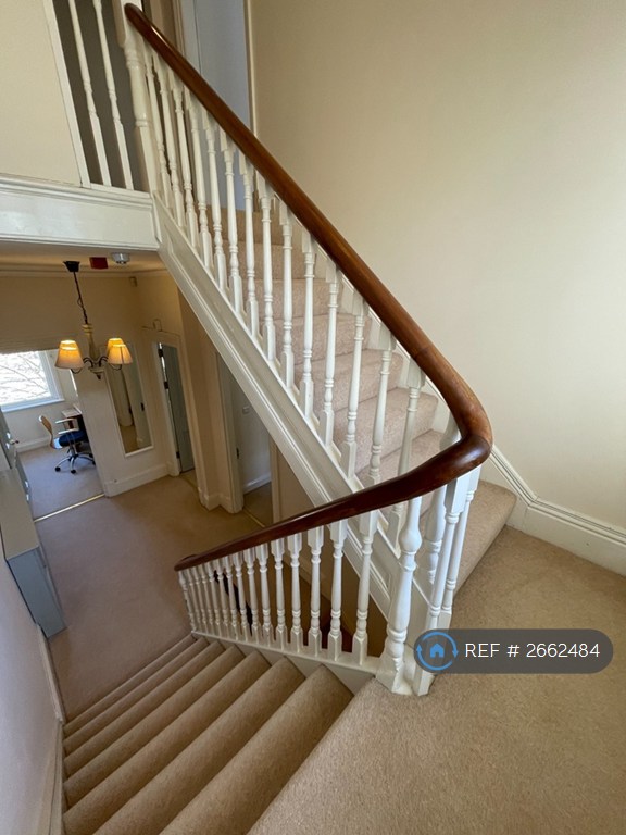 3 bedroom flat in Cheltenham Crescent, Harrogate, HG1 (3 bed) (#2662484)