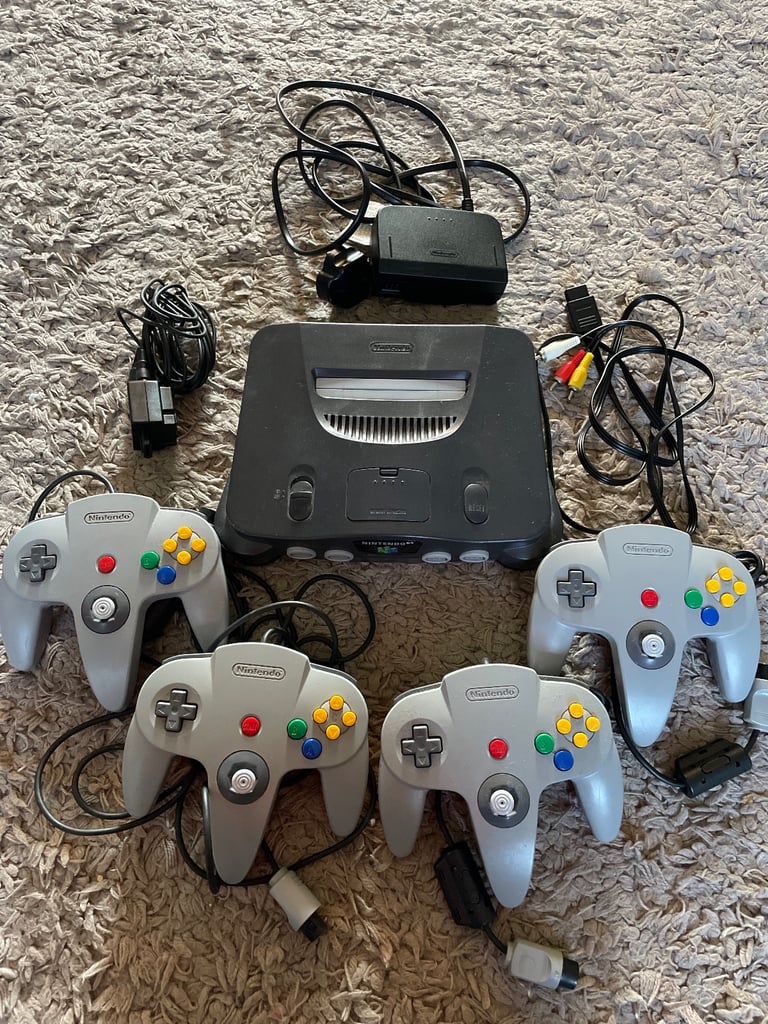 Nintendo 64 with 4 pads and 15 games