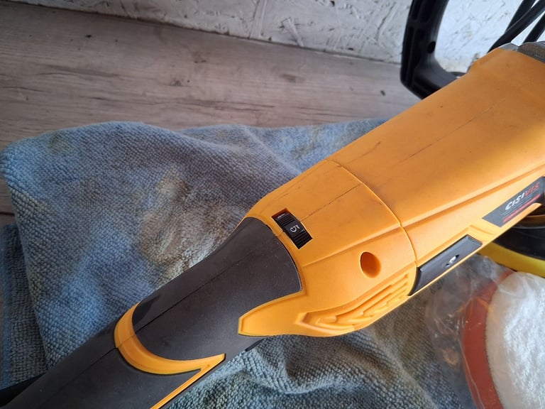 Car polisher 