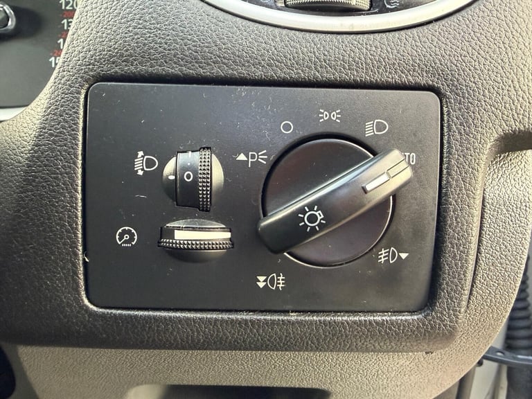 2010 Ford Focus 1.6 Titanium 5dr Auto HATCHBACK PETROL Automatic