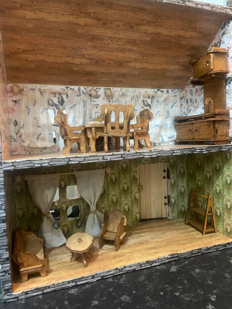 Wooden carry-on dollhouse with furniture