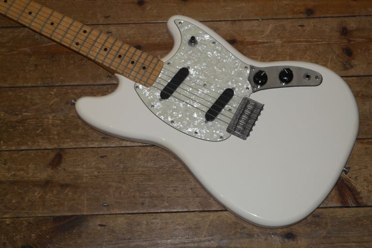 2017 Fender Mustang Player guitar