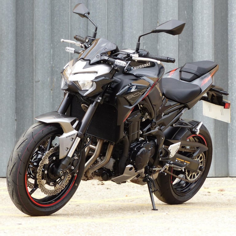 2024 KAWASAKI Z900 FPFNN, STUNNING LOW MILEAGE 1-OWNER MOTORCYCLE.