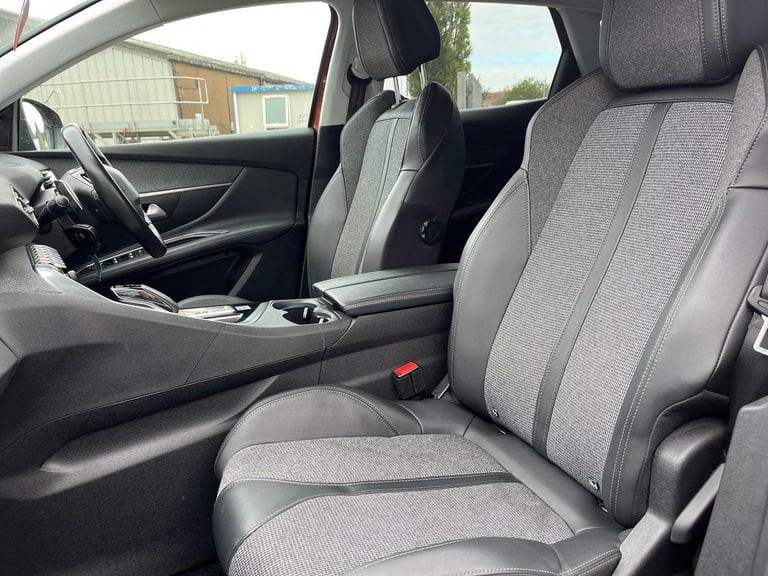Peugeot 3008 ALLURE PURETECH S/S 1.2 130ps Petrol Automatic in Bronze