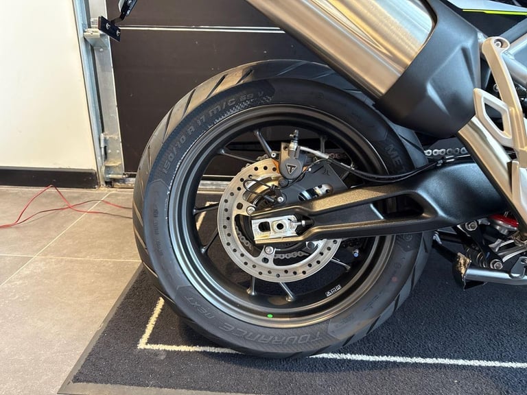 2025 Triumph Tiger 900 GT PRO STANDARD TWIN COLOUR Petrol white 6 Speed