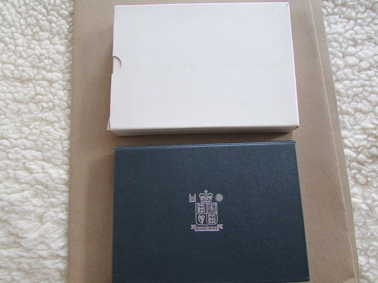 1992 UNITED KINGDOM PROOF COIN SET.