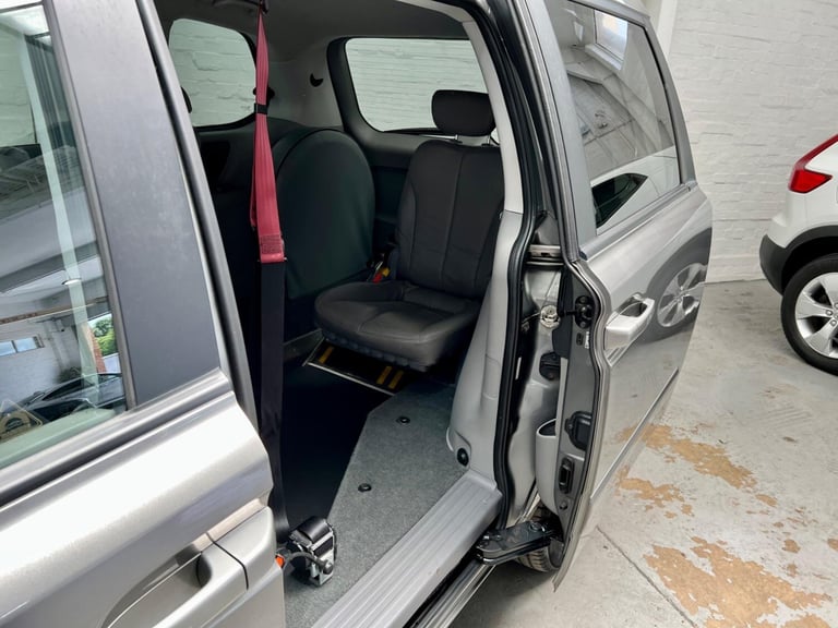 2010 Kia Sedona 2.2 CRDi 3 5dr MPV Diesel Manual