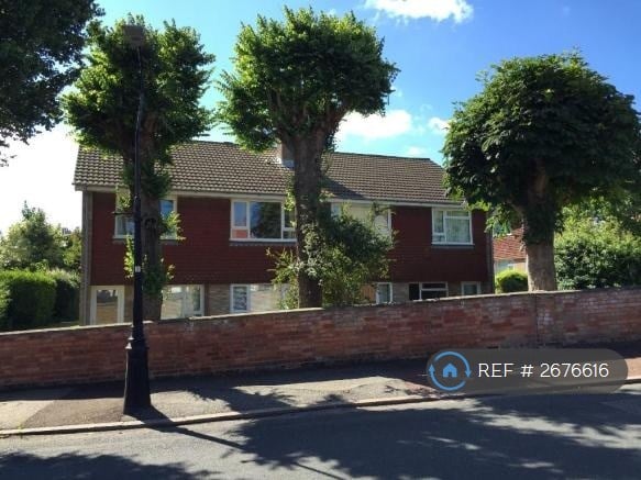 2 bedroom flat in Prideaux Road, Eastbourne, BN21 (2 bed) (#2676616)