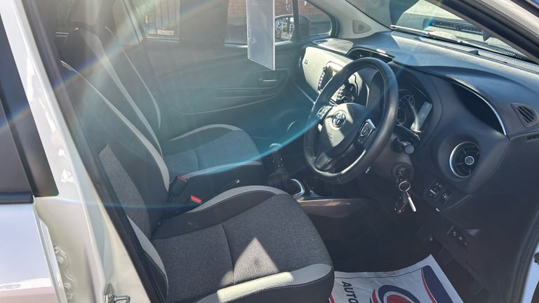 2019 Toyota Yaris 1.5 VVT-i Y20 5dr [Bi-tone] HATCHBACK PETROL Manual