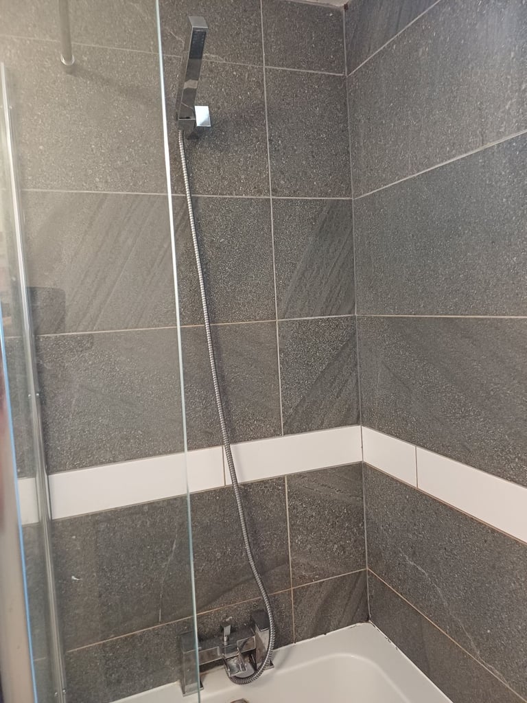 image for Bath plus screen plus shower