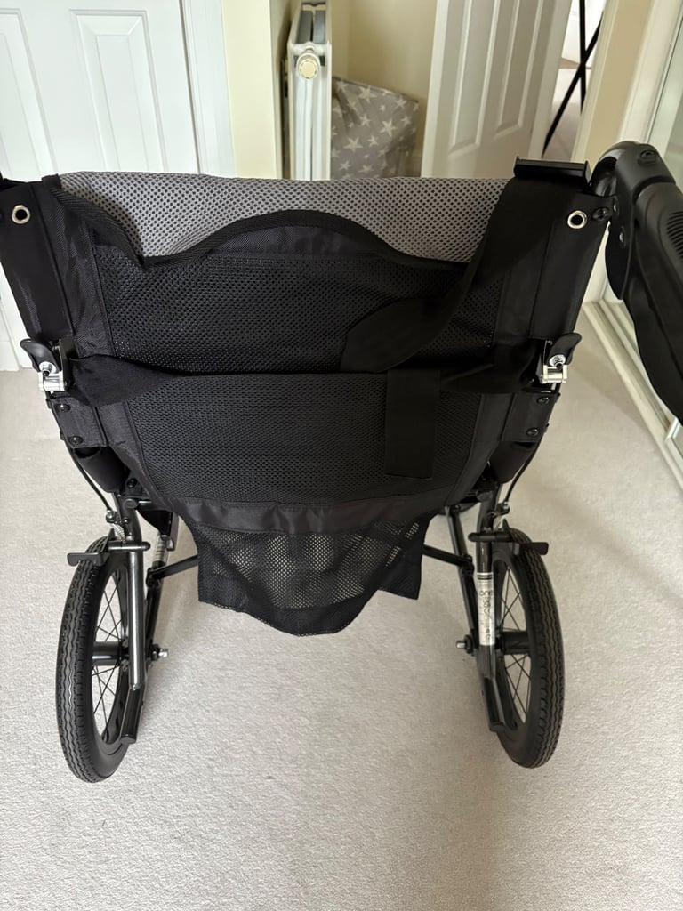 Gravity lite wheelchair 