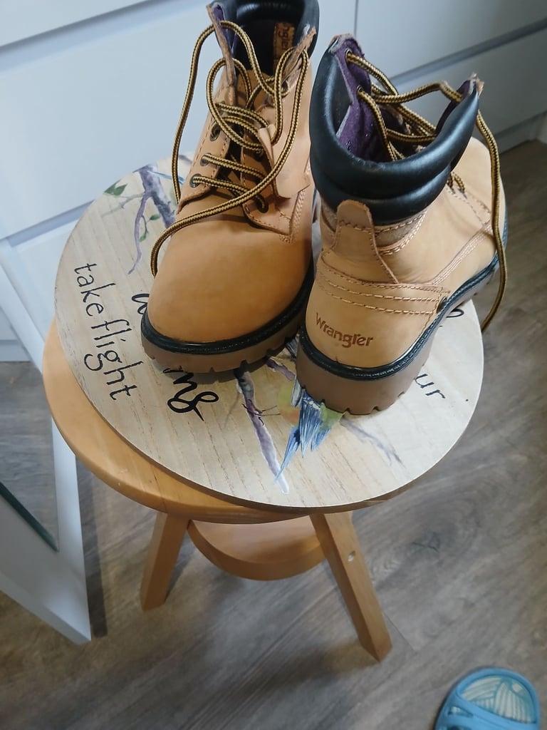 New wranglers boots new size 6 